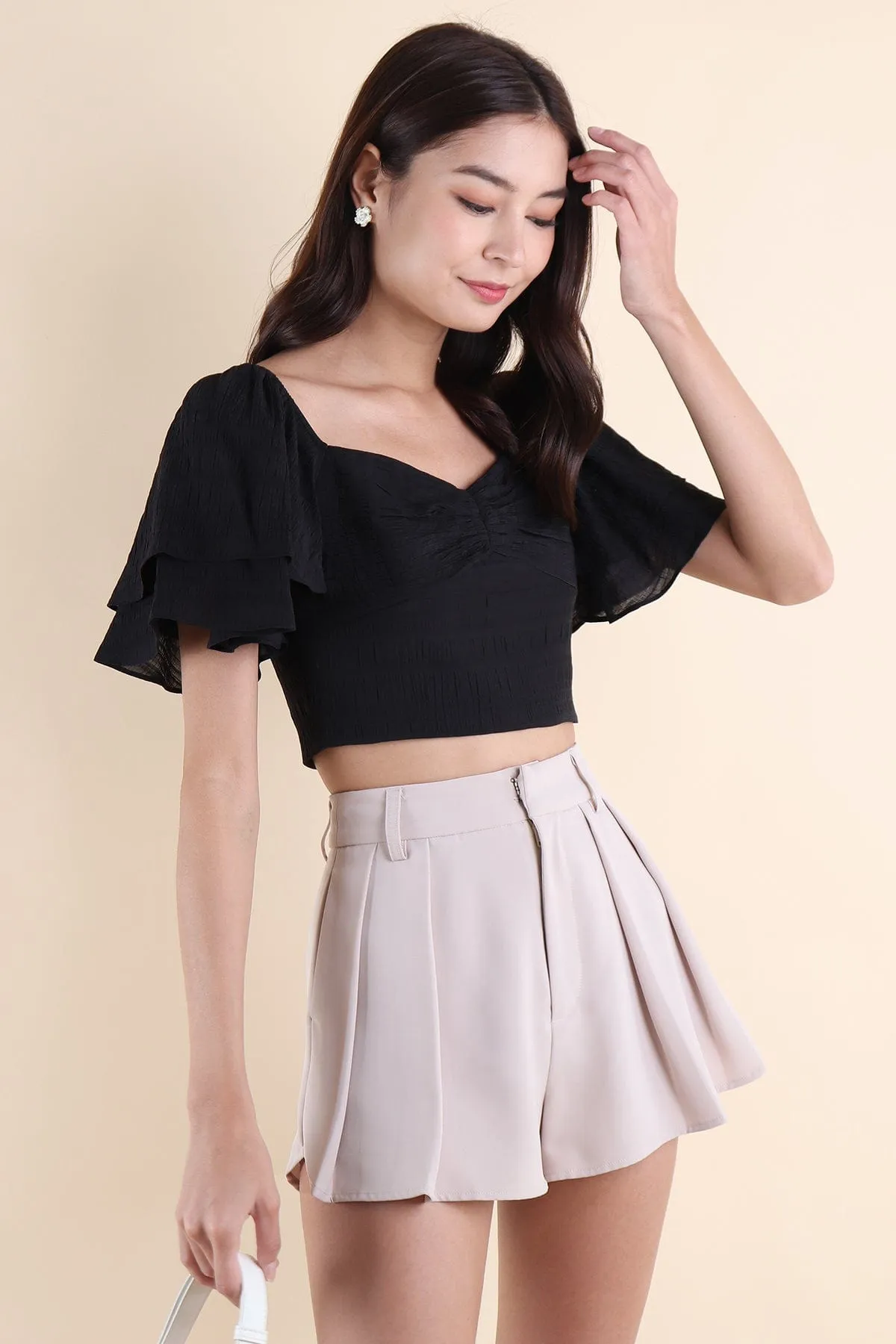 LUMI FLUTTERS TOP IN BLACK