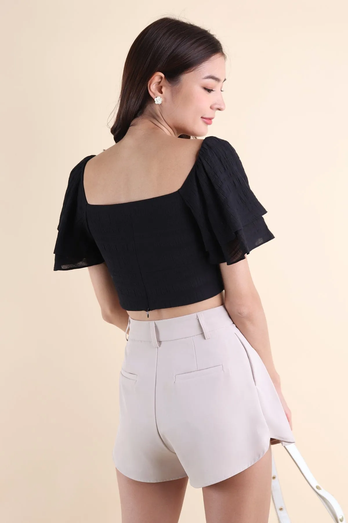 LUMI FLUTTERS TOP IN BLACK